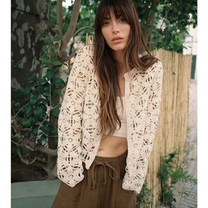 NWT ZARA 2025 collection SEQUIN MACRAMÉ CARDIGAN SIZE M
🚨PRICE FIRM NO DISCOUNT